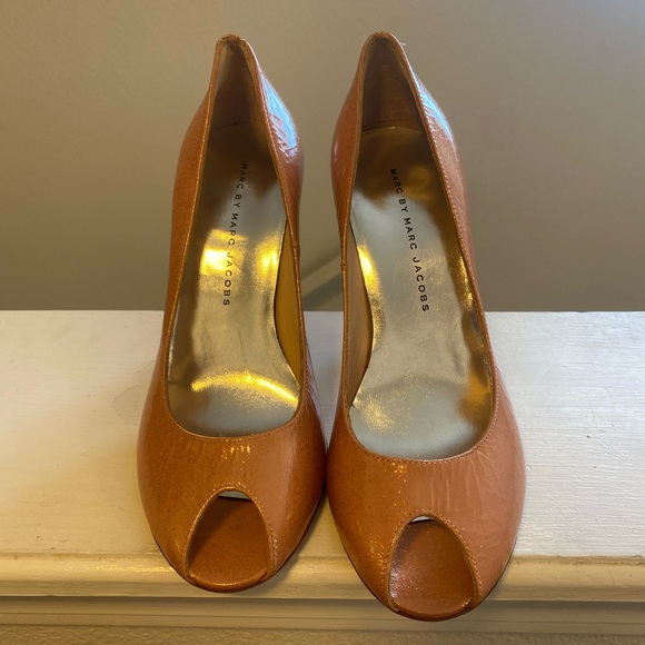 2 FOR $25 Marc By Marc Jacob’s Peach Glitter Pumps Peep Toe Leather 36.5 6.5 - Picture 6 of 6